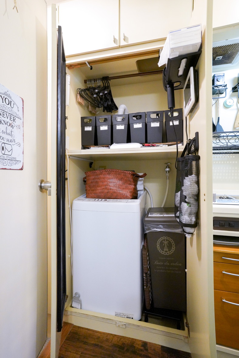LAUNDRY CLOSET